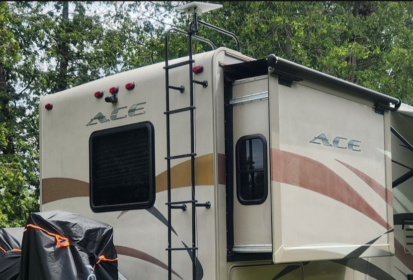 Starlini Mini mounted on RV Ladder